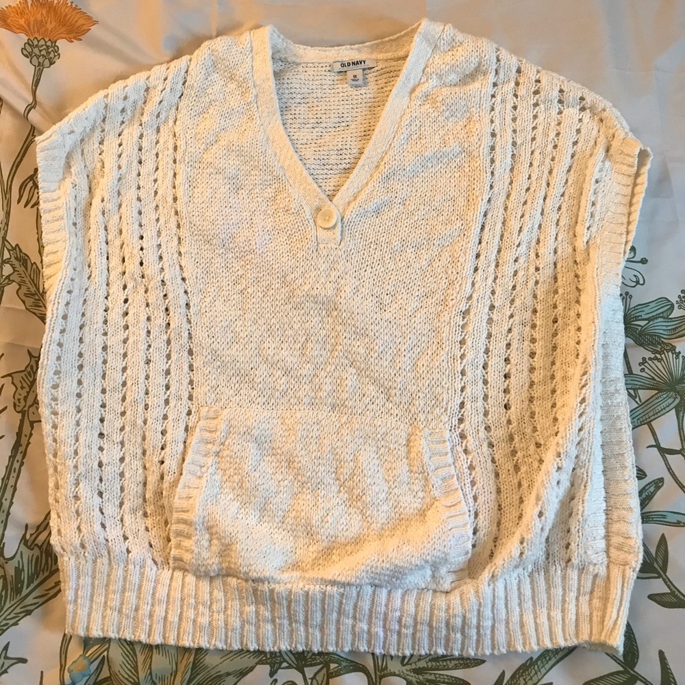 1X Old Navy Sleeveless White Sweater